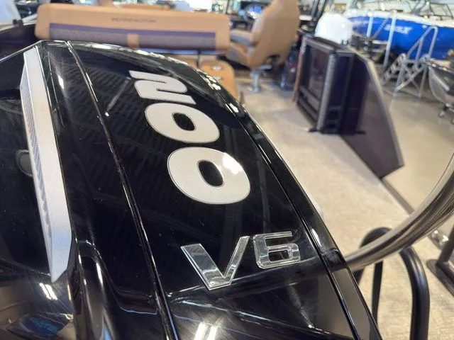 Slide: The Image of Bennington 22 MSB Tritoon Pontoon 2025 - 48