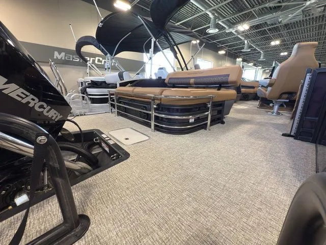 Slide: The Image of Bennington 22 MSB Tritoon Pontoon 2025 - 49