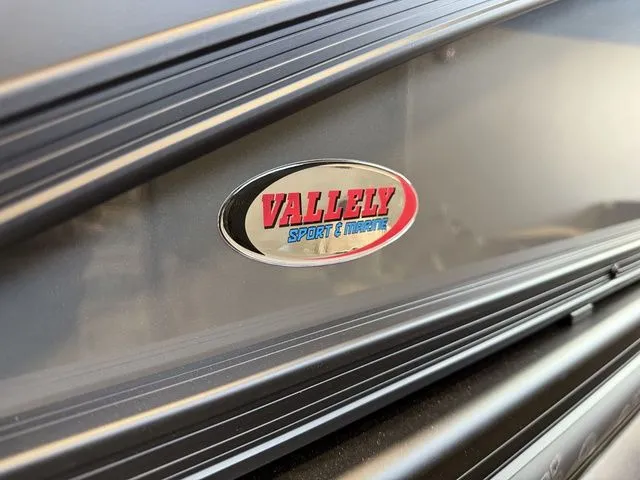 Slide: The Image of Bennington 22 MSB Tritoon Pontoon 2025 - 52