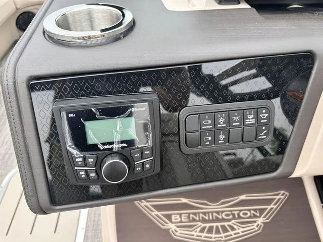 Slide: The Image of Bennington M 22 MFB Quad Bench 2025 - 15