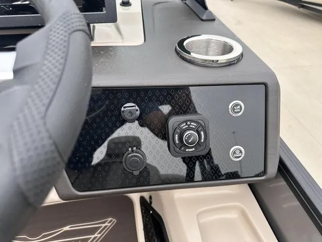 Slide: The Image of Bennington M 22 MFB Quad Bench 2025 - 16