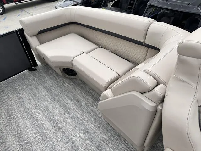 Slide: The Image of Bennington M 22 MFB Quad Bench 2025 - 20