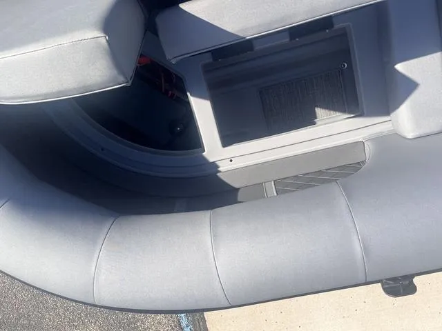 Slide: The Image of Bennington 23LSR SPS Tri-Toon Pontoon 2025 - 14