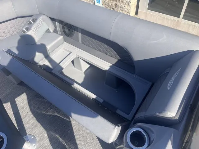 Slide: The Image of Bennington 23LSR SPS Tri-Toon Pontoon 2025 - 15