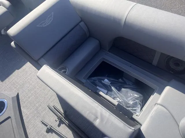 Slide: The Image of Bennington 23LSR SPS Tri-Toon Pontoon 2025 - 16