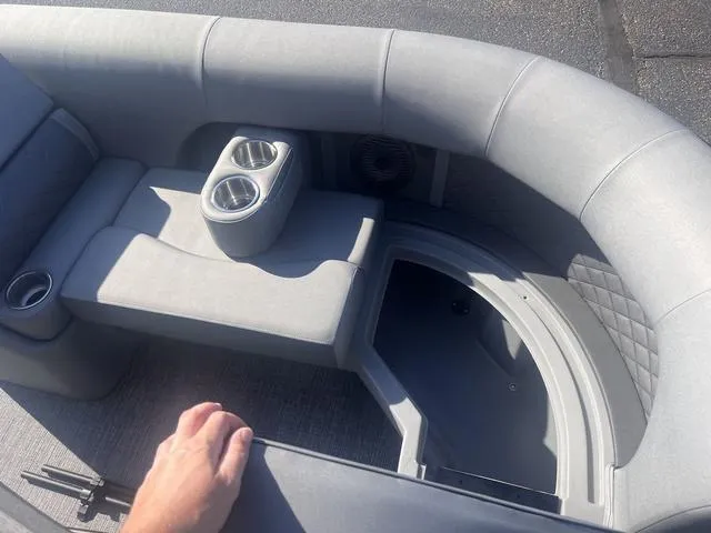 Slide: The Image of Bennington 23LSR SPS Tri-Toon Pontoon 2025 - 17