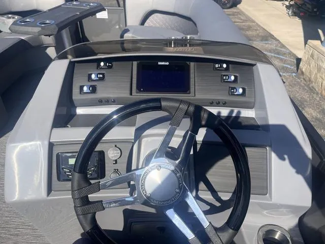 Slide: The Image of Bennington 23LSR SPS Tri-Toon Pontoon 2025 - 19