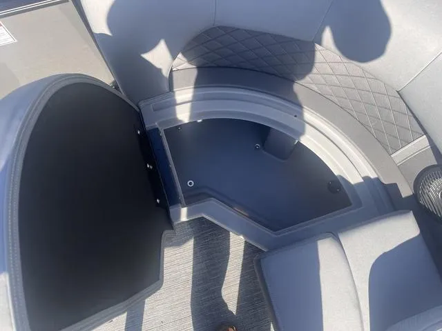 Slide: The Image of Bennington 23LSR SPS Tri-Toon Pontoon 2025 - 20