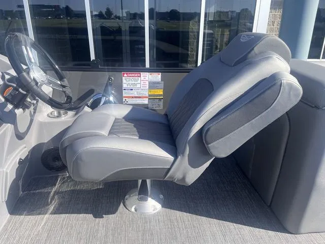 Slide: The Image of Bennington 23LSR SPS Tri-Toon Pontoon 2025 - 22