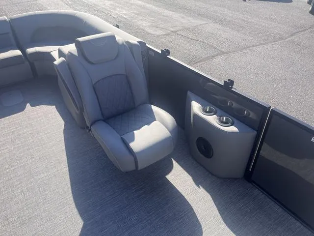 Slide: The Image of Bennington 23LSR SPS Tri-Toon Pontoon 2025 - 25