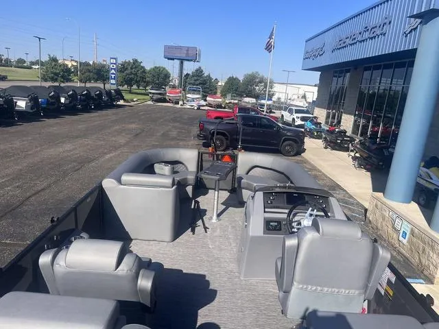 Slide: The Image of Bennington 23LSR SPS Tri-Toon Pontoon 2025 - 32