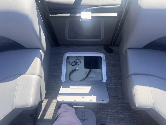 Slide: The Image of Bennington 23LSR SPS Tri-Toon Pontoon 2025 - 33