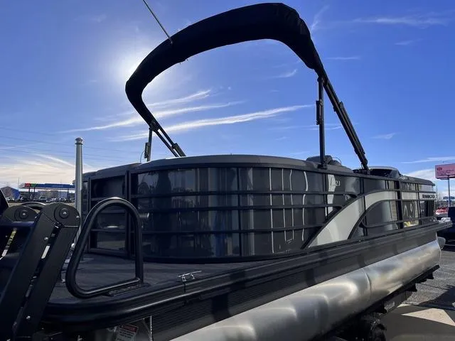 Slide: The Image of Bennington 23LSR SPS Tri-Toon Pontoon 2025 - 37