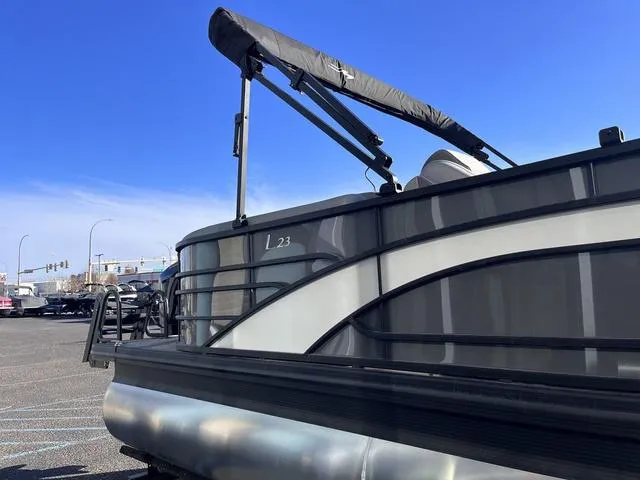 Slide: The Image of Bennington 23LSR SPS Tri-Toon Pontoon 2025 - 7