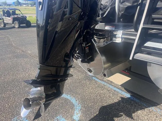 Slide: The Image of Bennington 23LSR SPS Tri-Toon Pontoon 2025 - 8