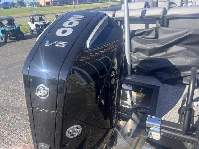 Slide: The Image of Bennington 23LSR SPS Tri-Toon Pontoon 2025 - 9