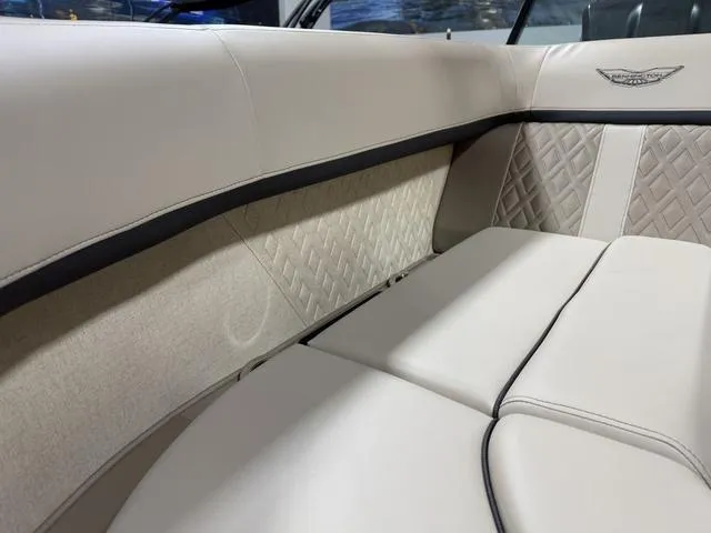 Slide: The Image of Bennington 22MSB SPS Tri-Toon Pontoon 2025 - 14