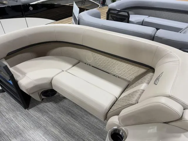 Slide: The Image of Bennington 22MSB SPS Tri-Toon Pontoon 2025 - 16