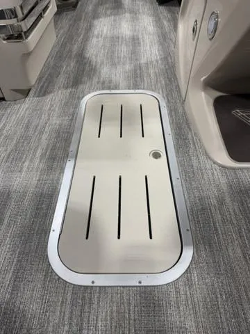 Slide: The Image of Bennington 22MSB SPS Tri-Toon Pontoon 2025 - 20