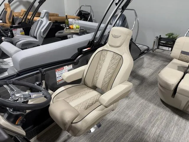 Slide: The Image of Bennington 22MSB SPS Tri-Toon Pontoon 2025 - 23