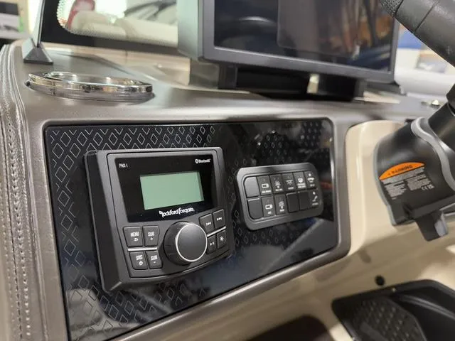 Slide: The Image of Bennington 22MSB SPS Tri-Toon Pontoon 2025 - 24