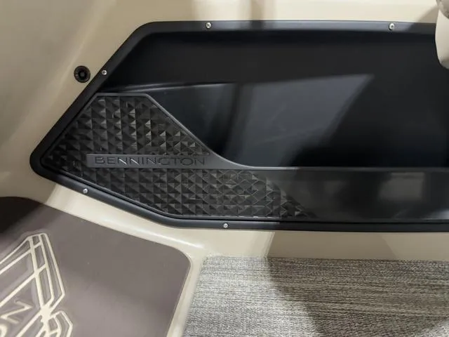 Slide: The Image of Bennington 22MSB SPS Tri-Toon Pontoon 2025 - 31