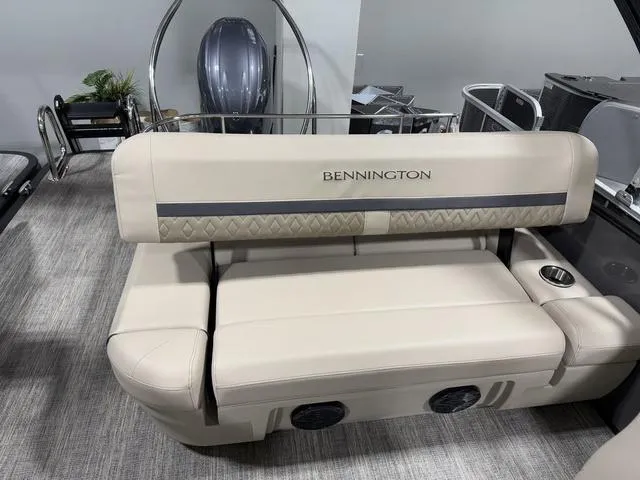 Slide: The Image of Bennington 22MSB SPS Tri-Toon Pontoon 2025 - 32