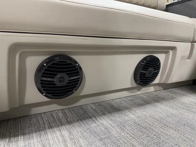 Slide: The Image of Bennington 22MSB SPS Tri-Toon Pontoon 2025 - 33