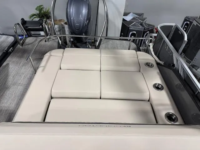 Slide: The Image of Bennington 22MSB SPS Tri-Toon Pontoon 2025 - 34