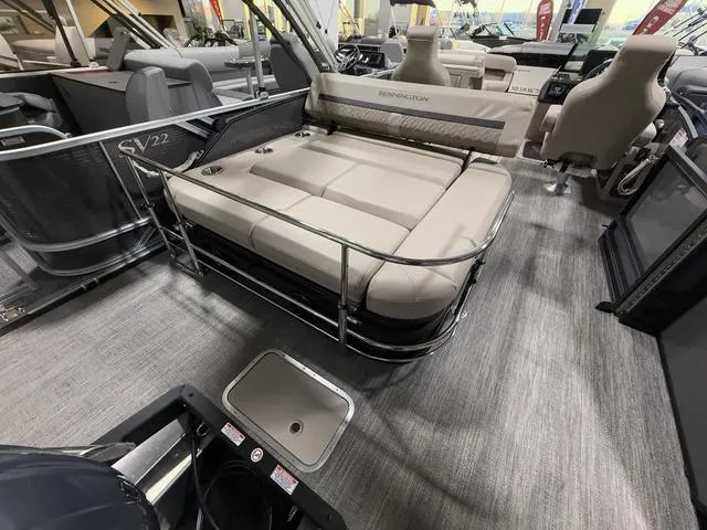 Slide: The Image of Bennington 22MSB SPS Tri-Toon Pontoon 2025 - 36