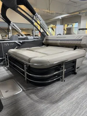 Slide: The Image of Bennington 22MSB SPS Tri-Toon Pontoon 2025 - 37