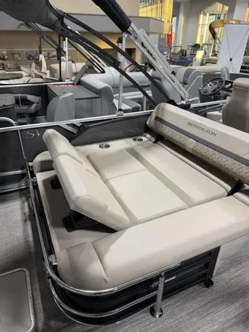 Slide: The Image of Bennington 22MSB SPS Tri-Toon Pontoon 2025 - 38