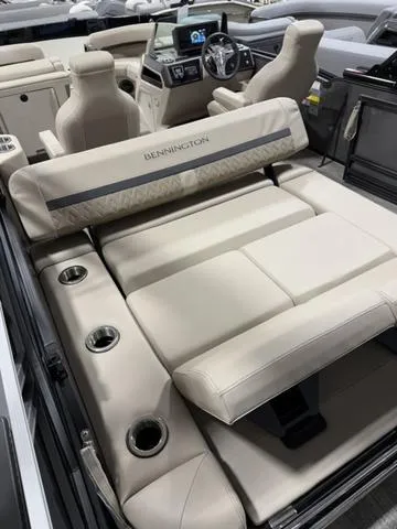 Slide: The Image of Bennington 22MSB SPS Tri-Toon Pontoon 2025 - 39