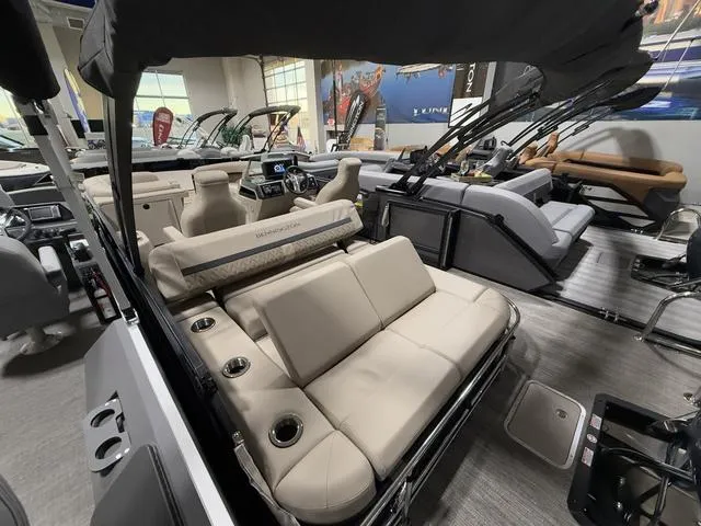 Slide: The Image of Bennington 22MSB SPS Tri-Toon Pontoon 2025 - 41