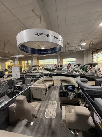 Slide: The Image of Bennington 22MSB SPS Tri-Toon Pontoon 2025 - 43