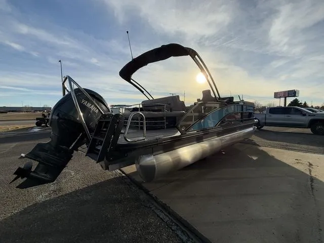 Slide: The Image of Bennington 22MSB SPS Tri-Toon Pontoon 2025 - 7