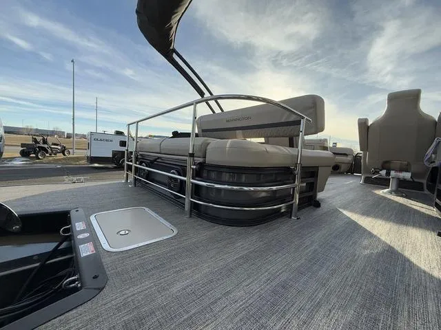 Slide: The Image of Bennington 22MSB SPS Tri-Toon Pontoon 2025 - 8