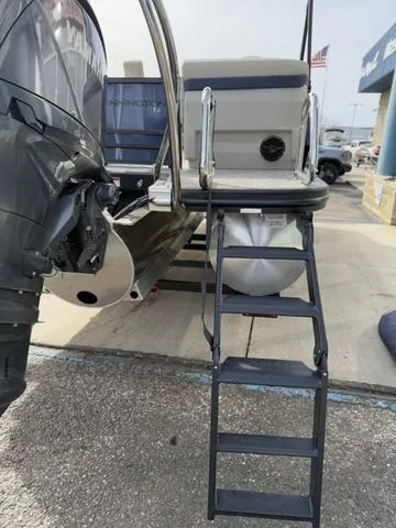 Slide: The Image of Bennington 22MFB Tri-Toon Pontoon 2025 - 14