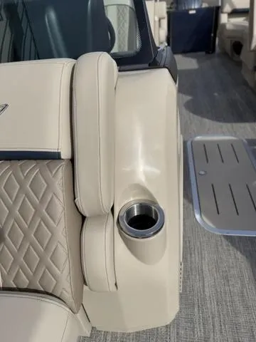 Slide: The Image of Bennington 22MFB Tri-Toon Pontoon 2025 - 21