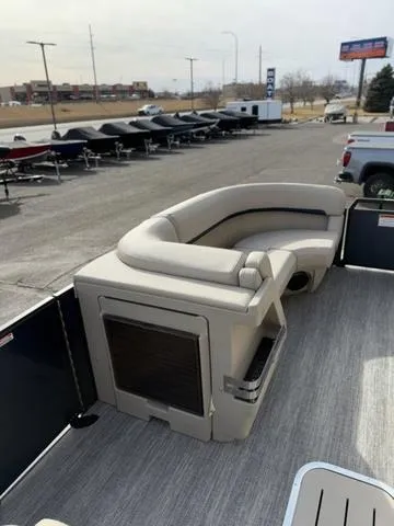 Slide: The Image of Bennington 22MFB Tri-Toon Pontoon 2025 - 23