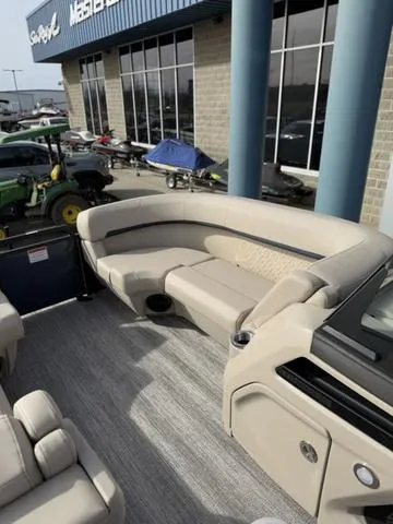 Slide: The Image of Bennington 22MFB Tri-Toon Pontoon 2025 - 24