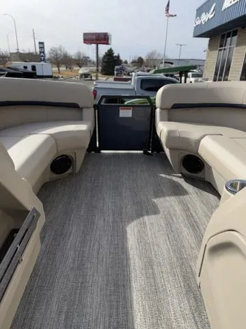 Slide: The Image of Bennington 22MFB Tri-Toon Pontoon 2025 - 28