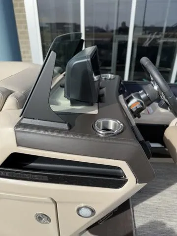 Slide: The Image of Bennington 22MFB Tri-Toon Pontoon 2025 - 30