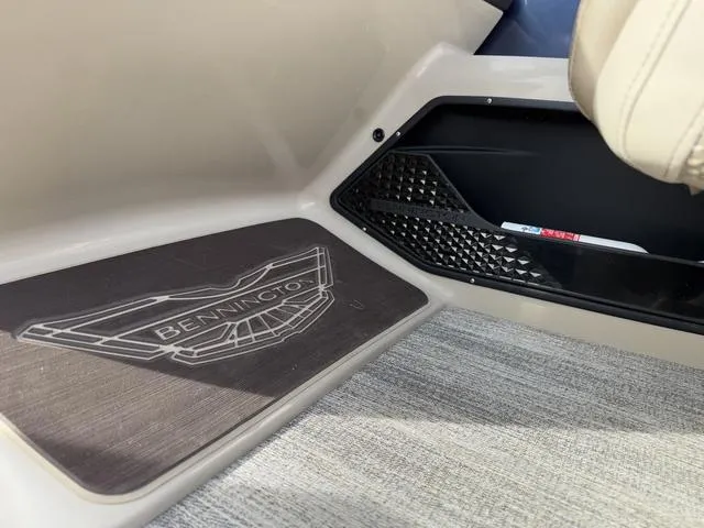 Slide: The Image of Bennington 22MFB Tri-Toon Pontoon 2025 - 35