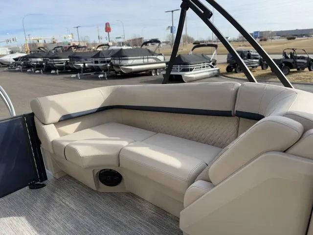 Slide: The Image of Bennington 22MFB Tri-Toon Pontoon 2025 - 39