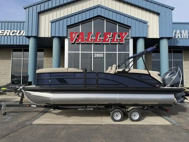 Slide: The Image of Bennington 22MFB Tri-Toon Pontoon 2025 - 4