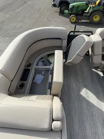 Slide: The Image of Bennington 22MFB Tri-Toon Pontoon 2025 - 45