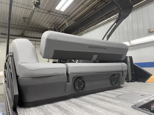 Slide: The Image of Bennington 22ML SPS Tri-Toon Pontoon 2025 - 10