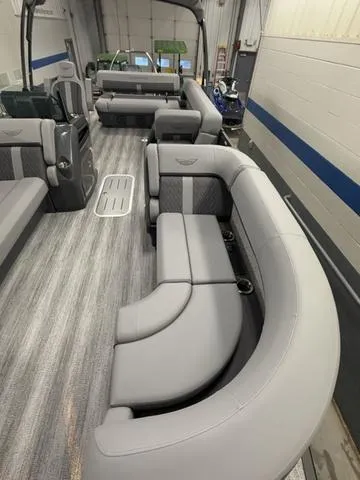 Slide: The Image of Bennington 22ML SPS Tri-Toon Pontoon 2025 - 14