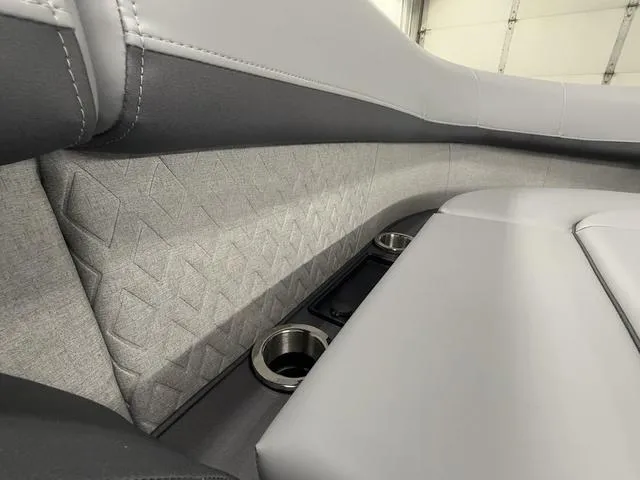 Slide: The Image of Bennington 22ML SPS Tri-Toon Pontoon 2025 - 23